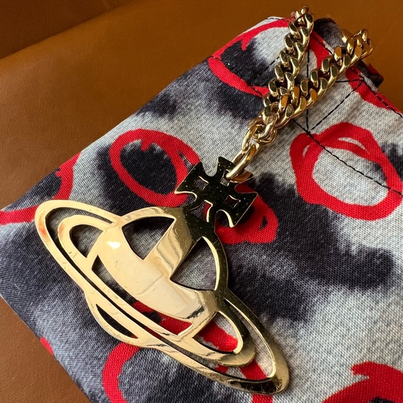 Vivienne Westwood large tote bag with a big logo ORB drop - Picture 12 of 16